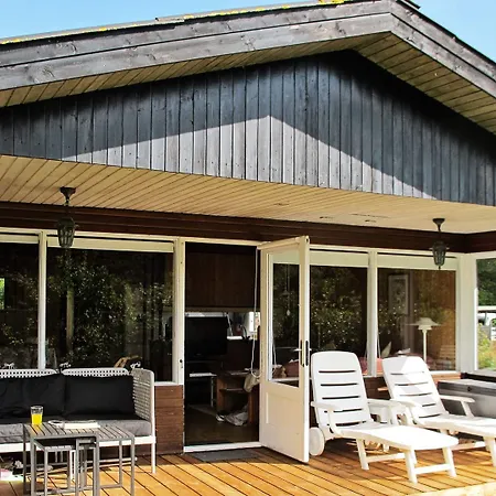4 Person In Hals-by Traum Ferienhaus